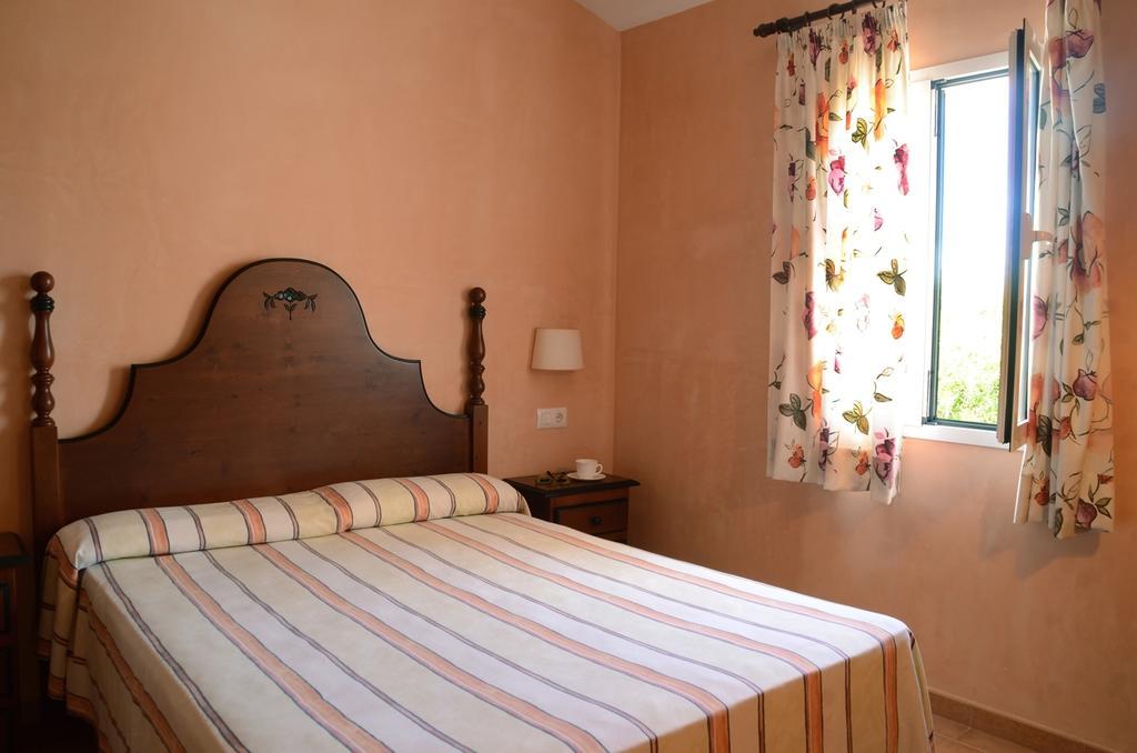 Villas Las Golondrinas Cala'N Bosch  Exterior photo