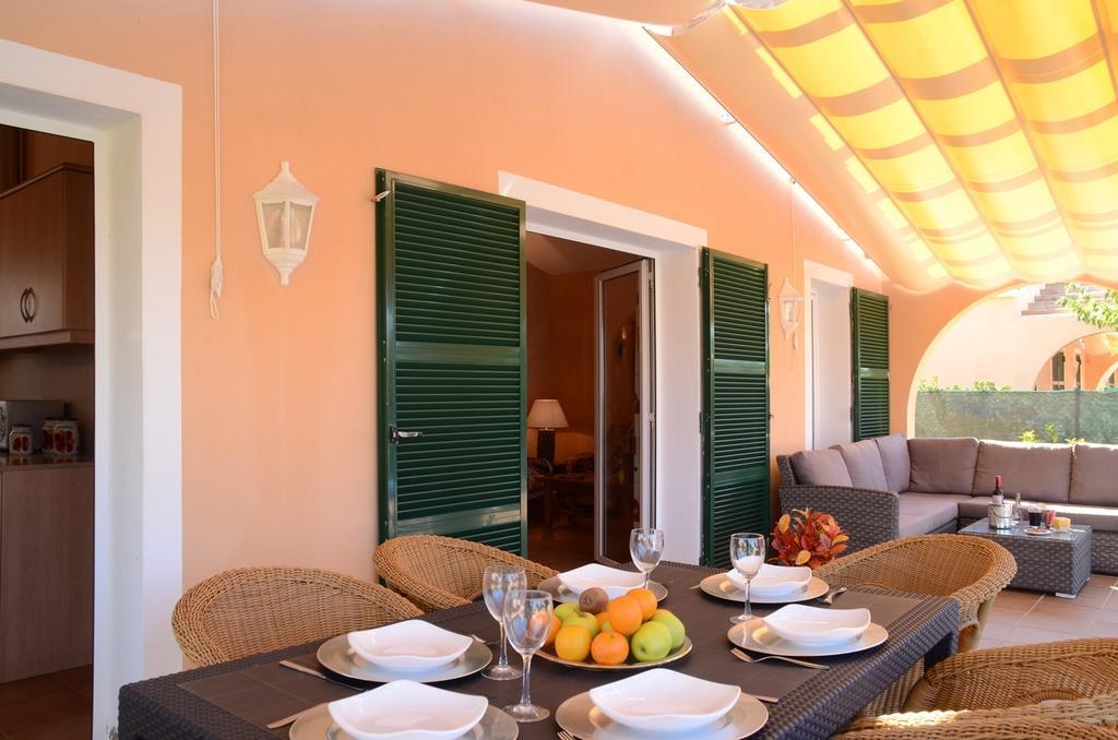 Villas Las Golondrinas Cala'N Bosch  Room photo