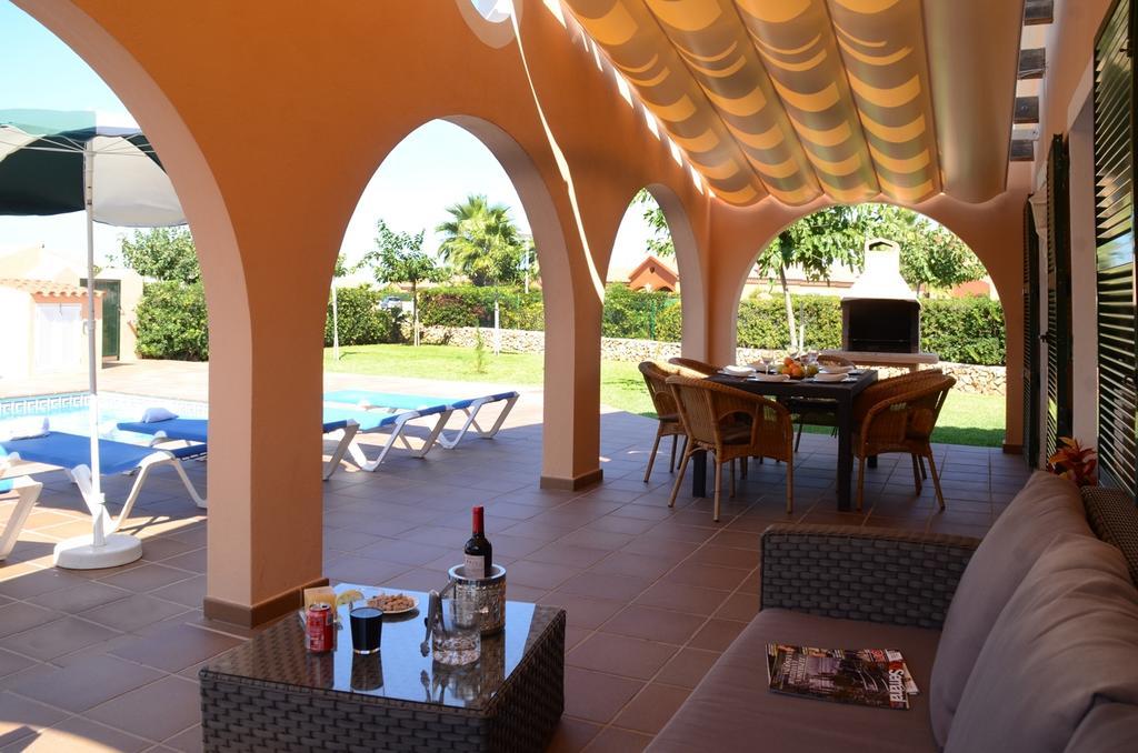 Villas Las Golondrinas Cala'N Bosch  Room photo